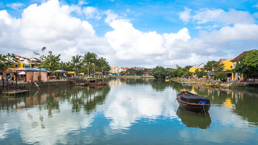 Trains from Hanoi to Hoi An
