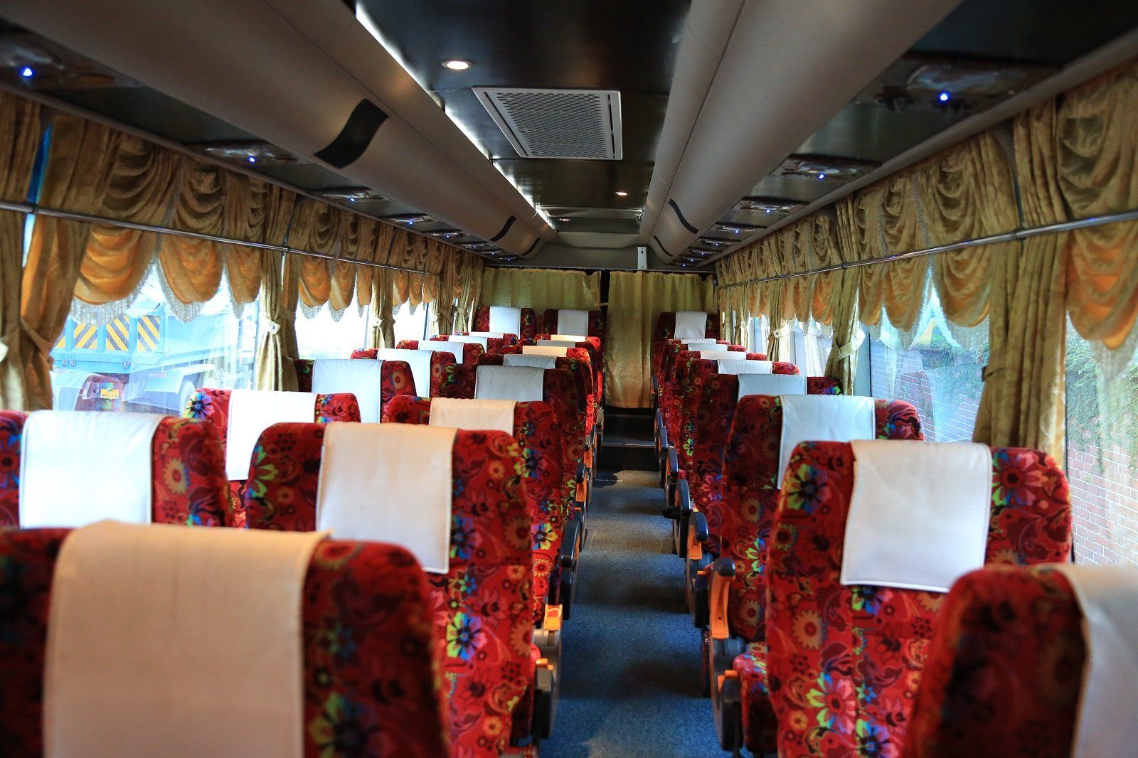 Golden Coach Express: Nhận xét, lịch trình và đặt vé